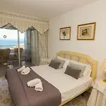 Differentflats Rits Apartament *